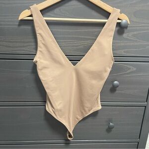 Aritzia - Babaton Bodysuit